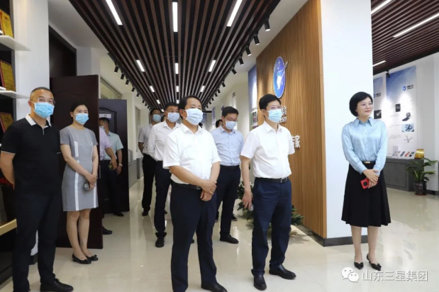 省工商聯(lián)副主席、省總商會(huì)副會(huì)長(zhǎng)郭建禮來(lái)山東三星集團(tuán)調(diào)研