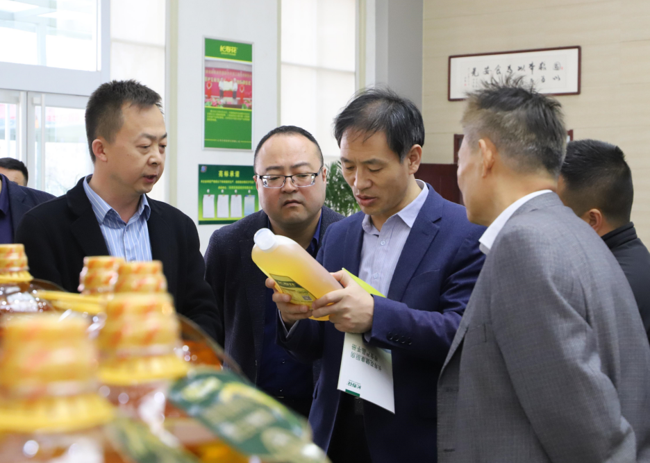 甘肅省定西市糧食和物資儲(chǔ)備局黨組書記、局長燕永春一行來山東三星集團(tuán)參觀座談