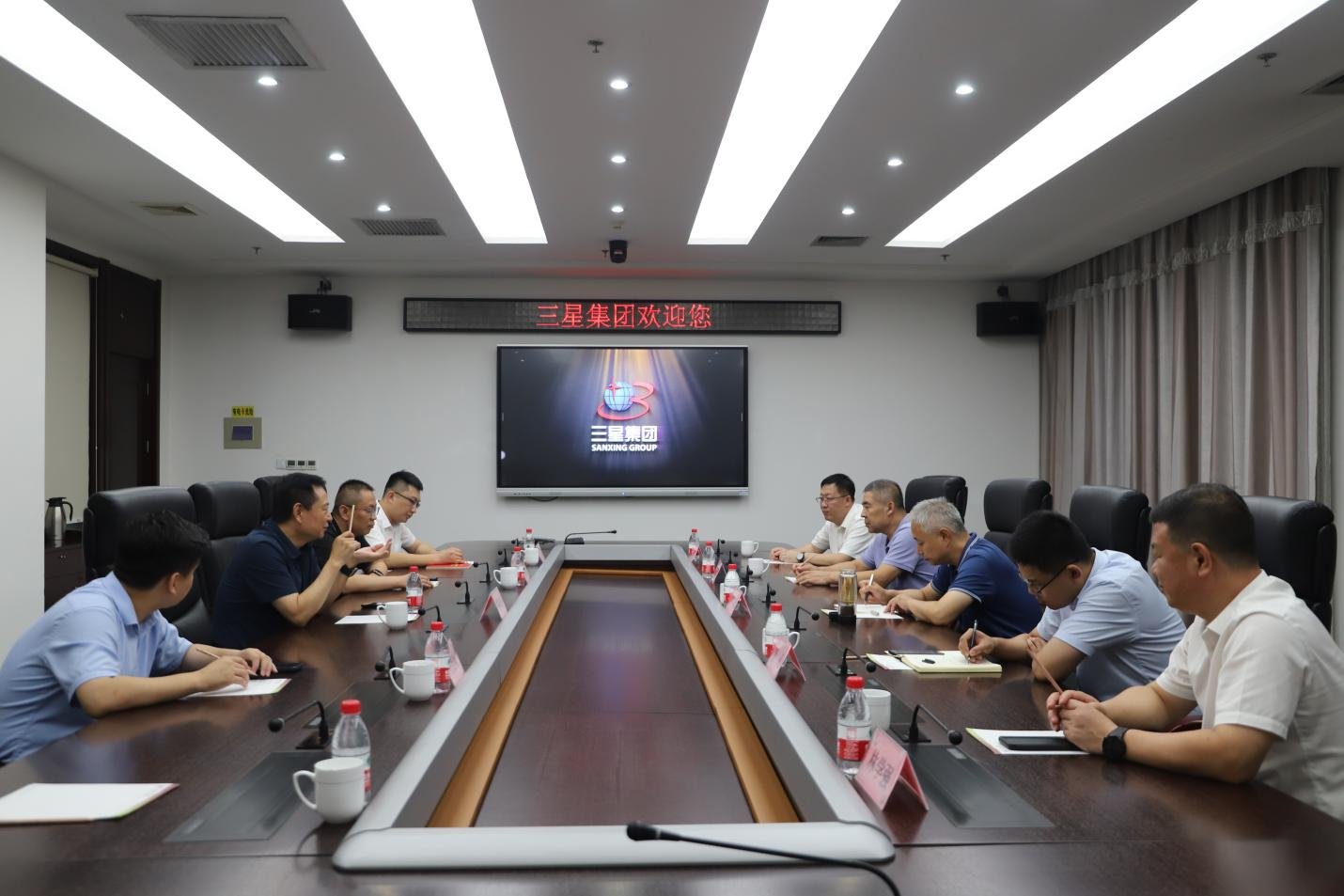 濱州銀保監(jiān)分局黨委書記、局長(zhǎng)尹程來(lái)山東三星集團(tuán)調(diào)研