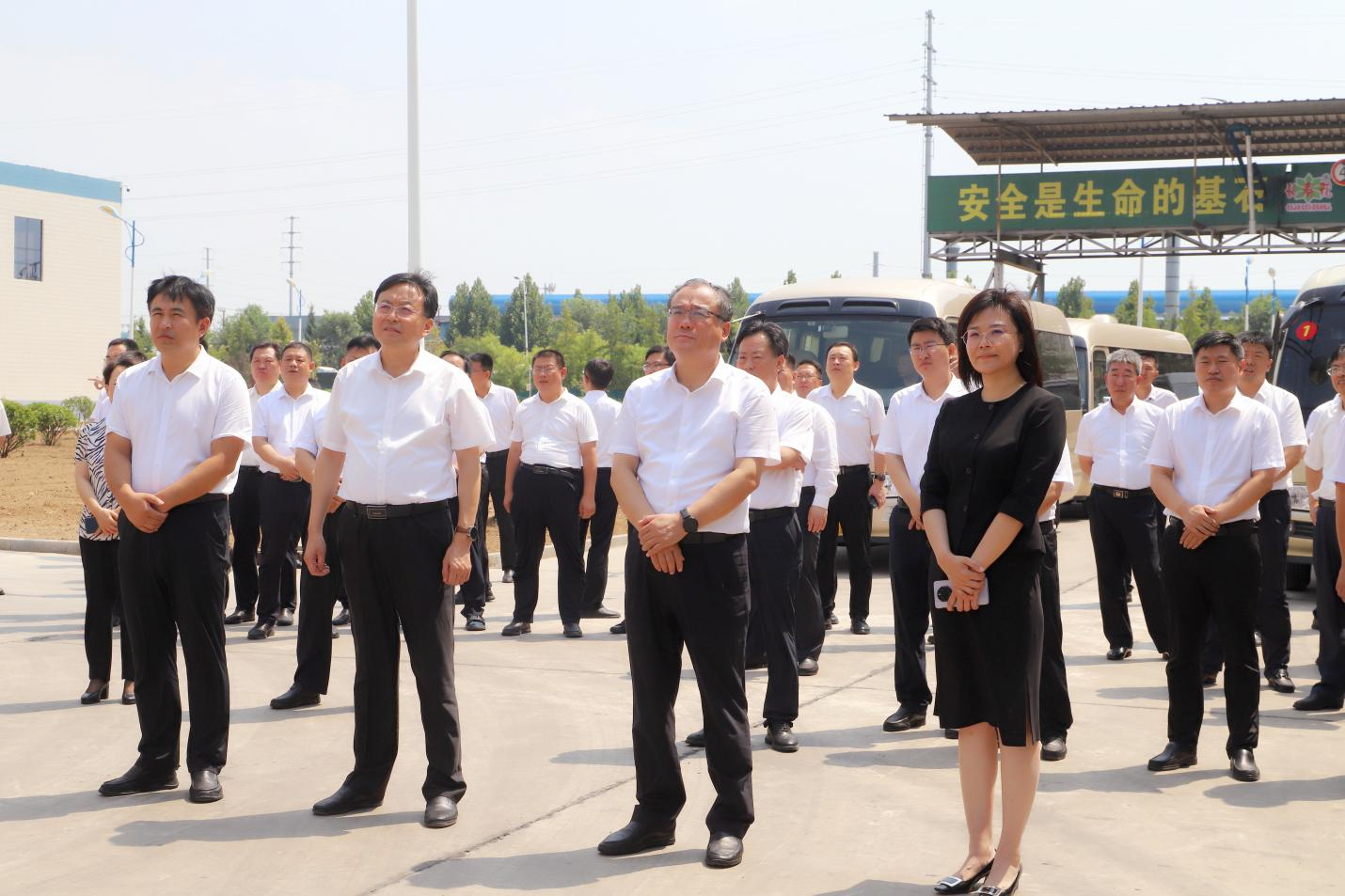 鄒平市黨建統(tǒng)領(lǐng)經(jīng)濟社會高質(zhì)量發(fā)展現(xiàn)場觀摩會與會領(lǐng)導來山東三星集團觀摩指導