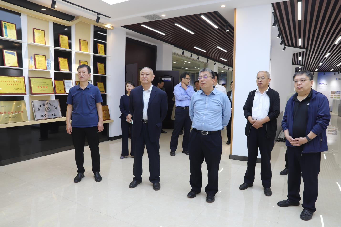 山東省市場監(jiān)管局二級巡視員、計(jì)量處處長趙風(fēng)勇一行來山東三星集團(tuán)調(diào)研
