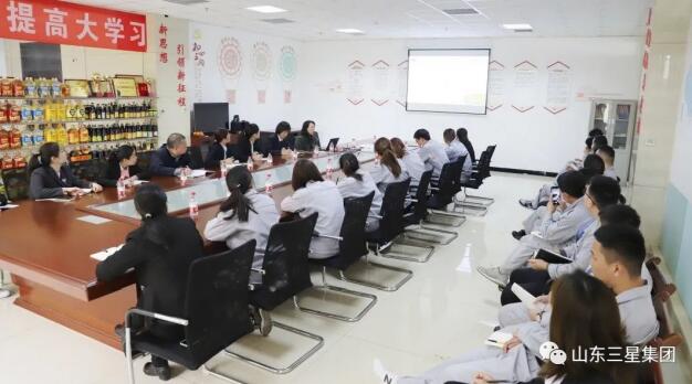 中國糧油學(xué)會(huì)知名油脂專家、河南工業(yè)大學(xué)教授劉玉蘭受邀來山東三星集團(tuán)作專題講座